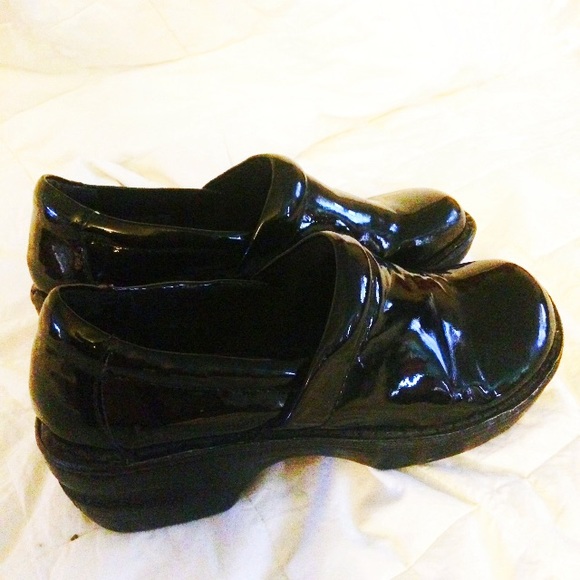 Shoes - Picture 2 of 3